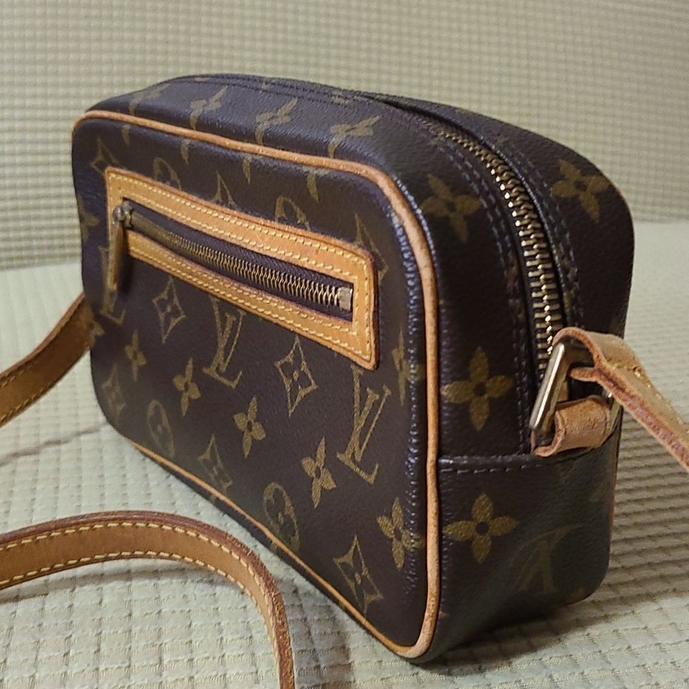 💯Authentic Louis Vuitton Handbag 🍀 - Picture 10 of 17